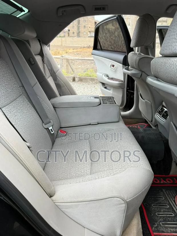 Toyota Crown 2012 Black