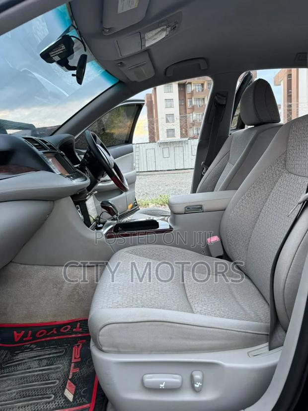 Toyota Crown 2012 Black