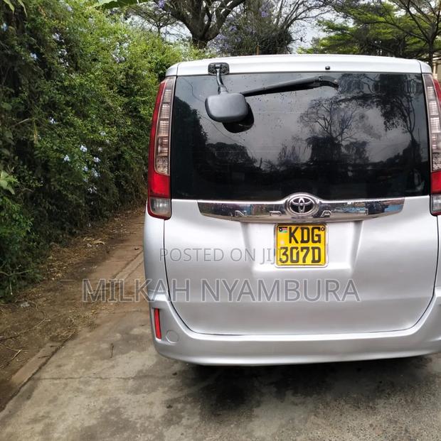 Toyota Noah 2015 Silver