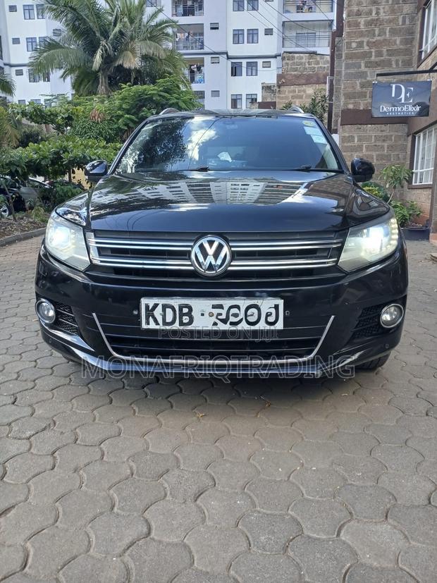 Volkswagen Tiguan S with Sunroof 2013 Black