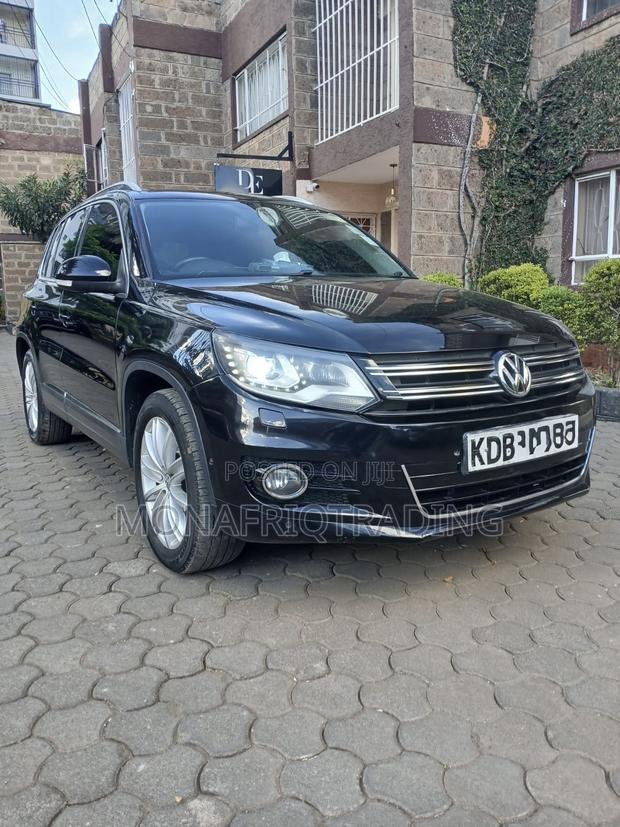 Volkswagen Tiguan S with Sunroof 2013 Black