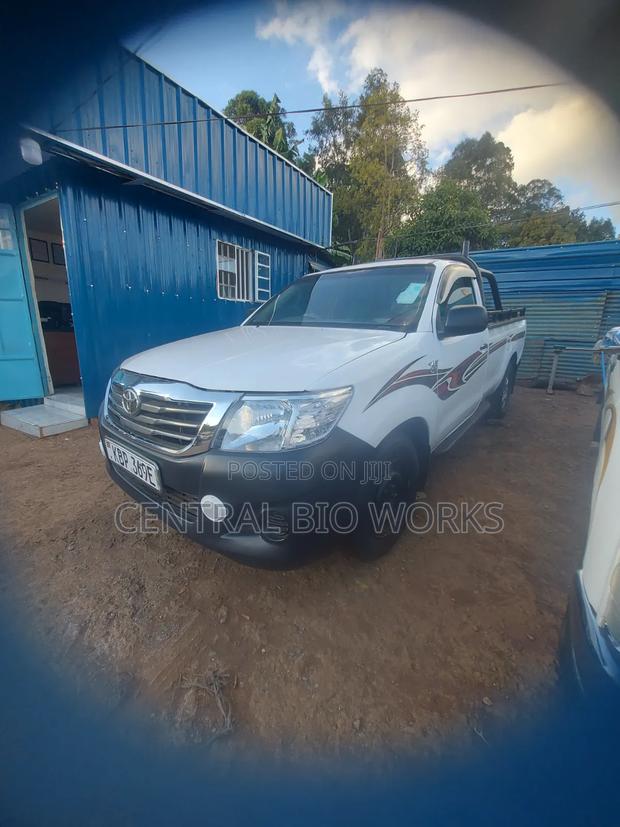 Toyota Hilux 2.5 D-4D SRX 2011 White
