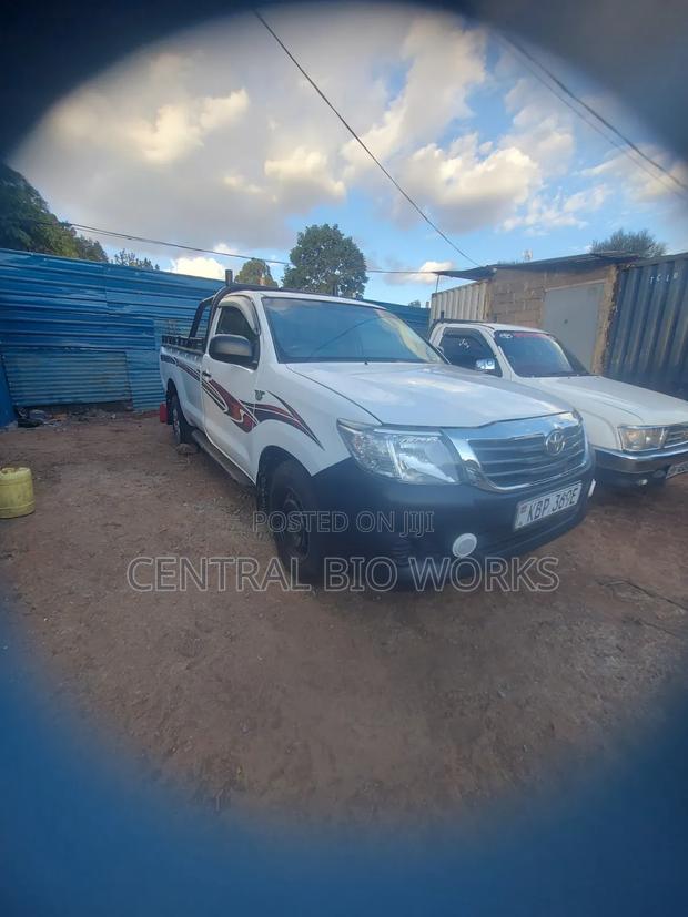 Toyota Hilux 2.5 D-4D SRX 2011 White
