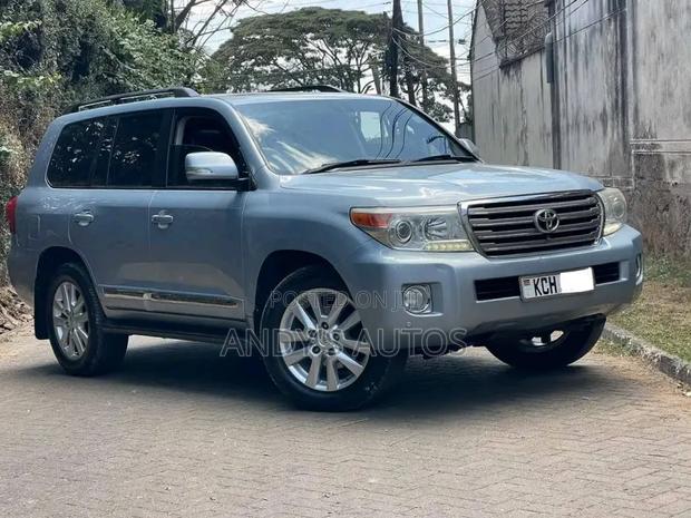 Toyota Land Cruiser 4.5 V8 VXR 2012 Blue