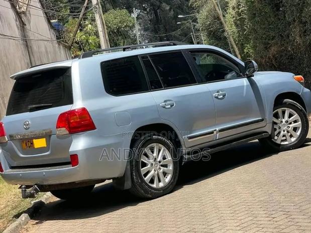 Toyota Land Cruiser 4.5 V8 VXR 2012 Blue