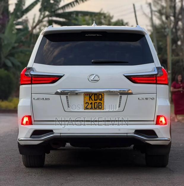 Lexus LX 570 AWD 2016 White