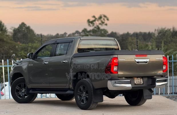 Toyota Hilux Revo Double Cab Deisel 2.4 AWD 2021 Brown