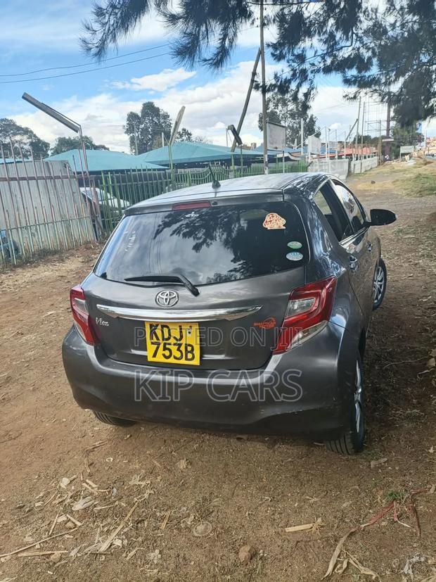 Toyota Vitz 1.3 FWD 5dr 2015 Gray