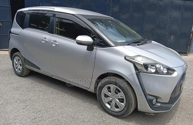 Toyota Sienta 1.5 AWD 2016 Silver