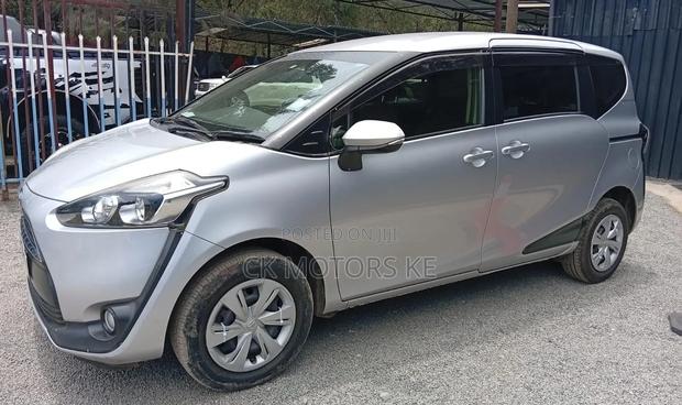 Toyota Sienta 1.5 AWD 2016 Silver