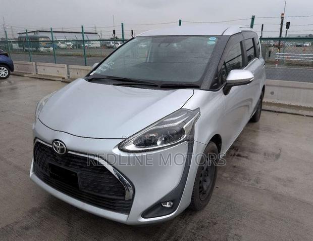 Toyota Sienta 1.5 AWD 2019 Silver