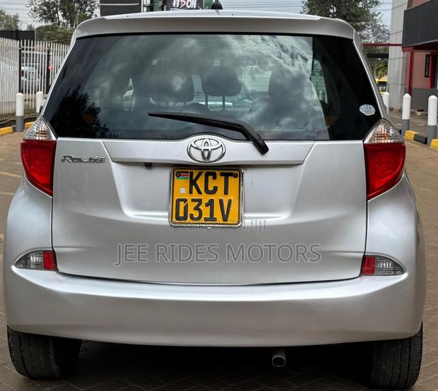 Toyota Ractis 2012 Silver
