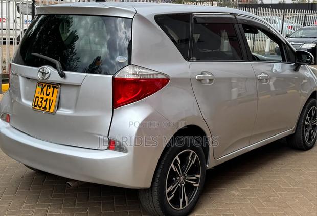 Toyota Ractis 2012 Silver
