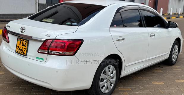 Toyota Premio 2018 Ivory