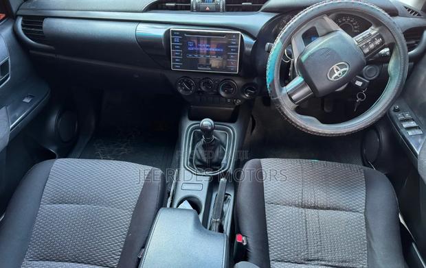 Toyota Hilux 2019 Silver