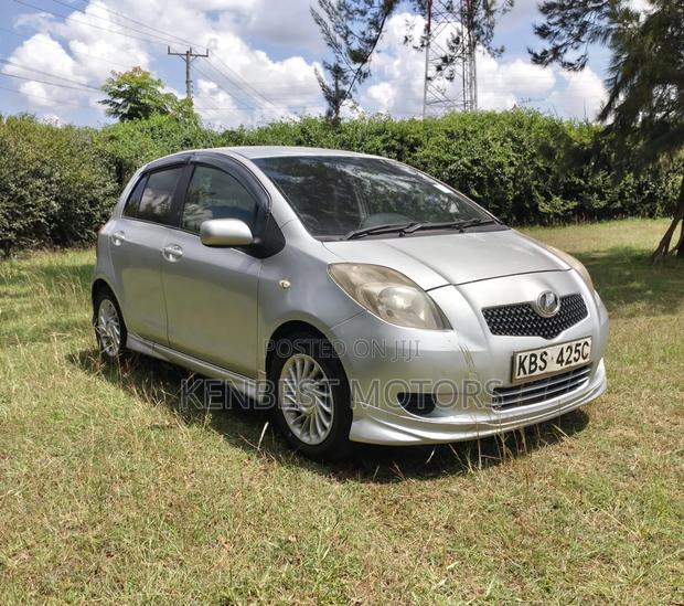 Toyota Vitz 2007 Silver