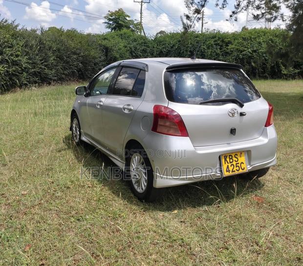 Toyota Vitz 2007 Silver