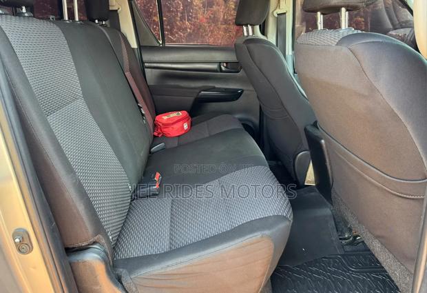 Toyota Hilux 2019 Silver