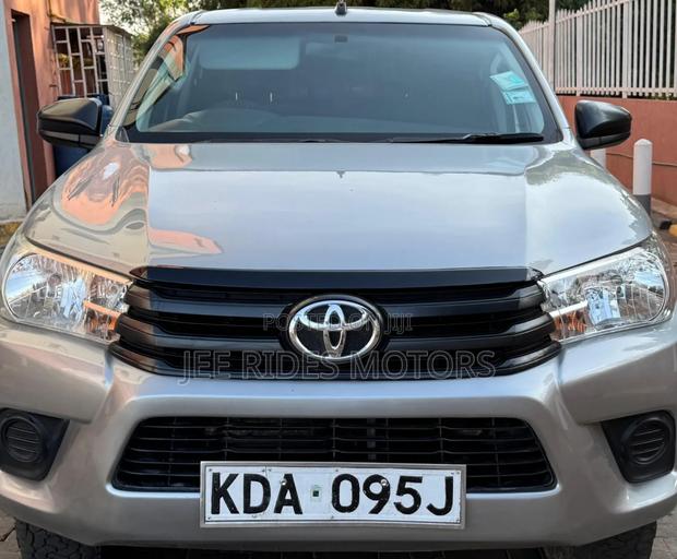 Toyota Hilux 2019 Silver