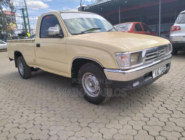 Toyota Hilux 2000 Beige