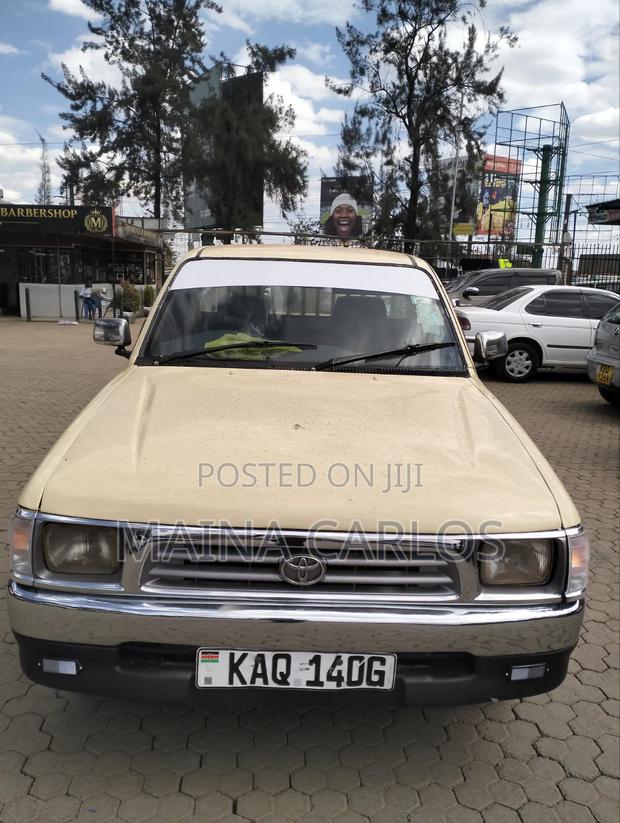 Toyota Hilux 2000 Beige