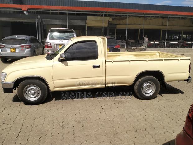Toyota Hilux 2000 Beige