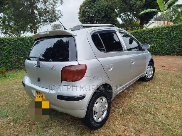 Toyota Vitz 2005 Silver