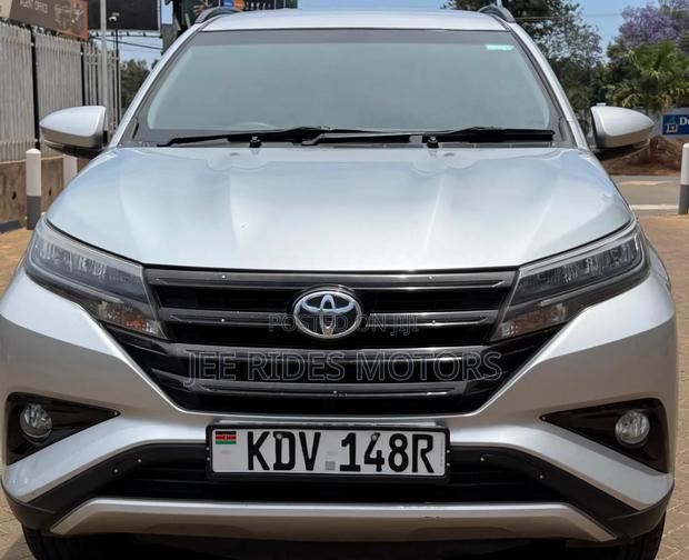 Toyota Rush 2018 Silver