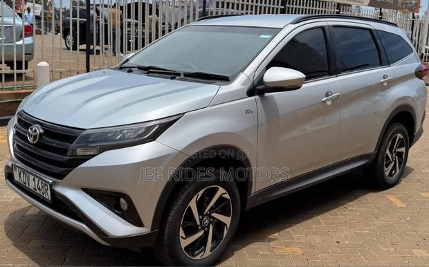 Toyota Rush 2018 Silver