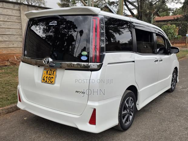 Toyota Noah 2.0 AWD (7 Seater) 2018 Pearl