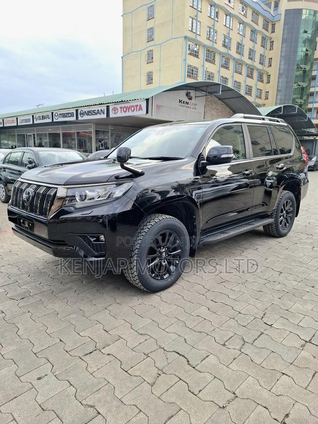 Toyota Land Cruiser Prado 2.8 2022 Black