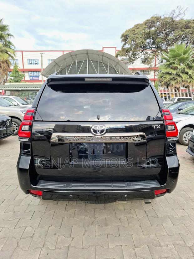 Toyota Land Cruiser Prado 2.8 2022 Black
