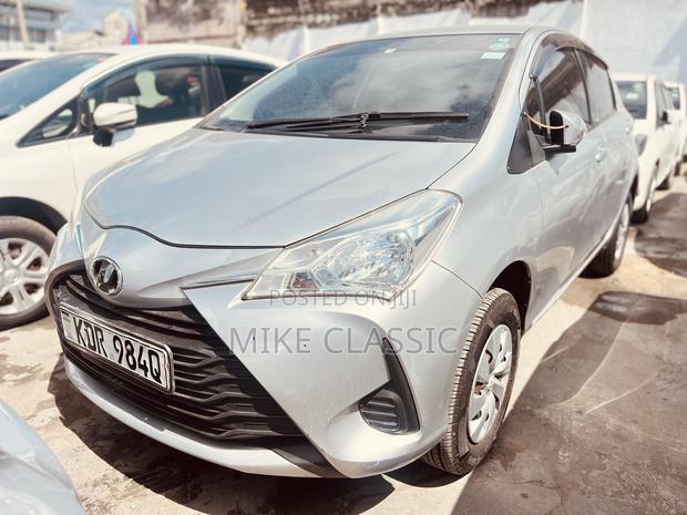 Toyota Vitz 2017 Silver