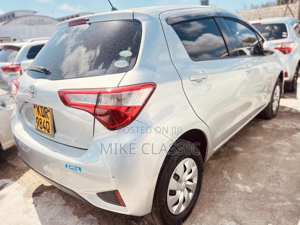 Toyota Vitz 2017 Silver
