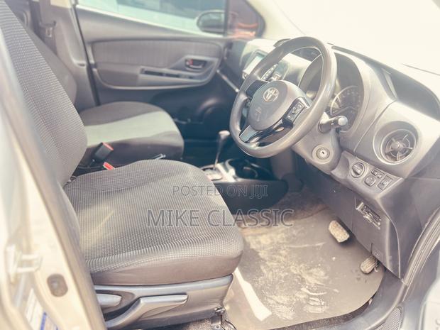 Toyota Vitz 2017 Silver