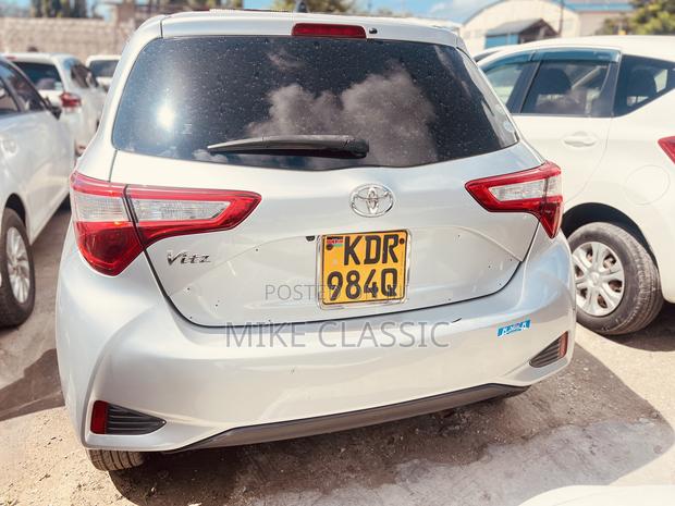 Toyota Vitz 2017 Silver