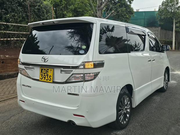 Toyota Vellfire 2014 White