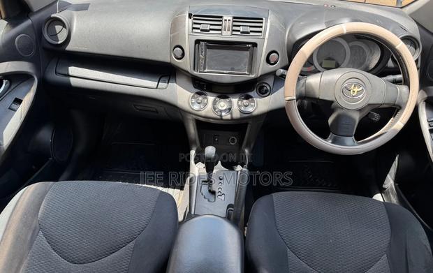 Toyota RAV4 2010 Gold
