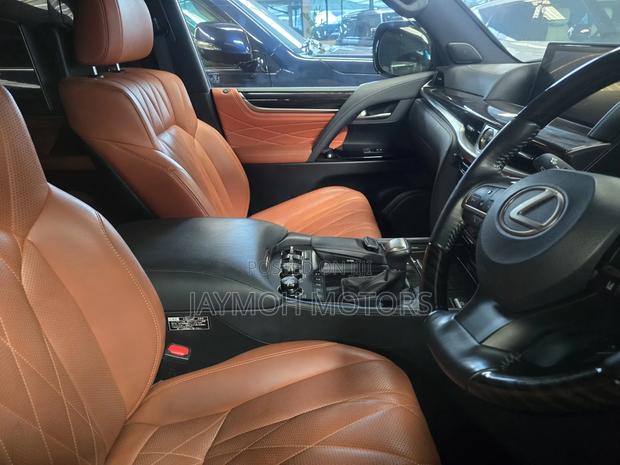 Lexus LX 2020