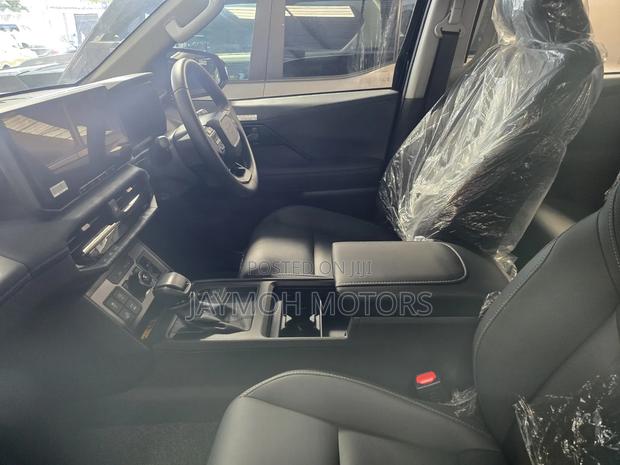 New Toyota Hilux 2026 Black