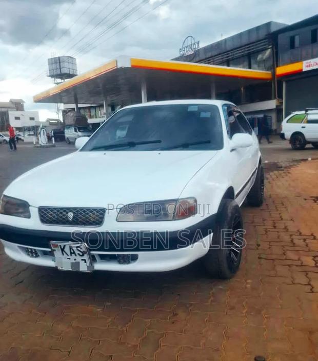 Toyota Corolla 2000 White