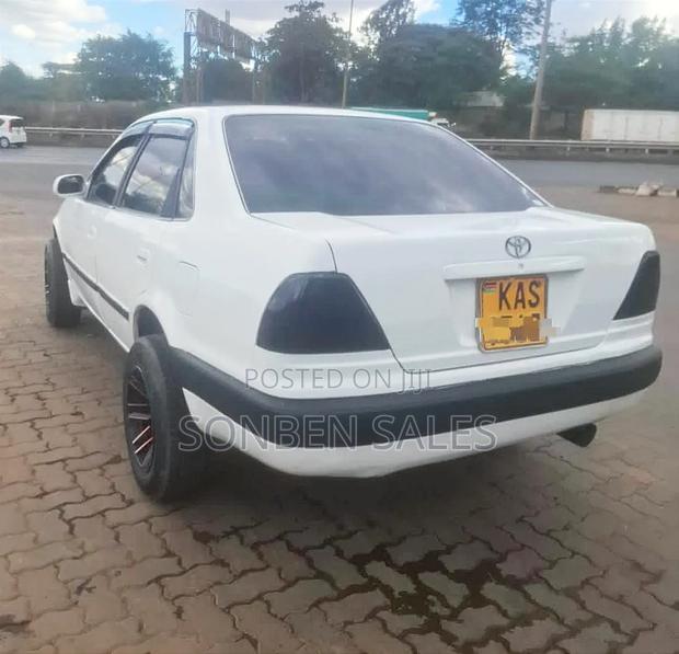 Toyota Corolla 2000 White