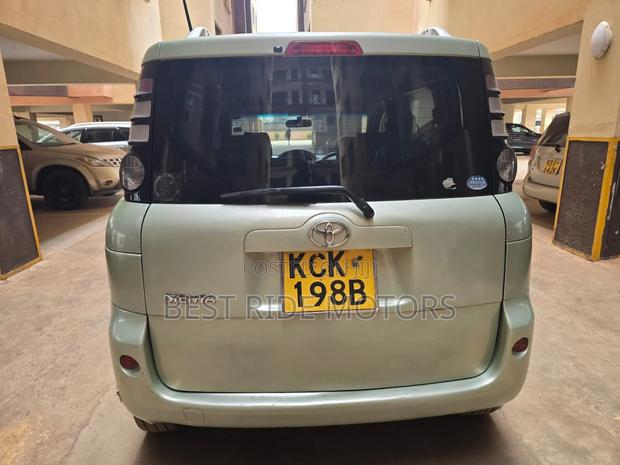 Toyota Sienta 2009 Green