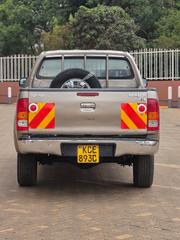 Toyota Hilux 3.0 D-4D Double Cab 2008 Gold for sale