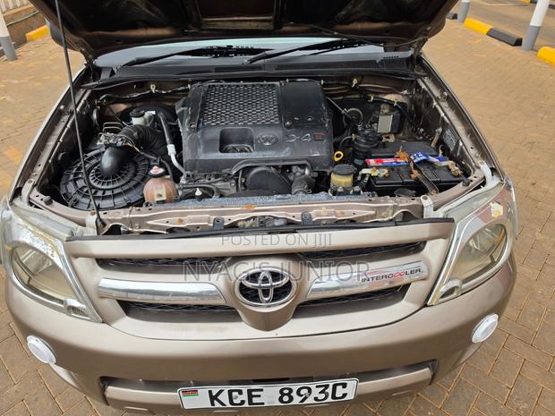 Toyota Hilux 3.0 D-4D Double Cab 2008 Gold