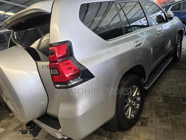 Toyota Land Cruiser Prado 2018 Silver