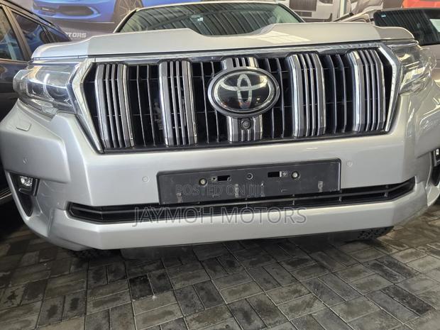 Toyota Land Cruiser Prado 2018 Silver