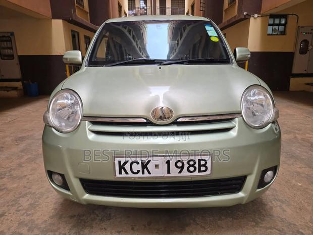 Toyota Sienta 2009 Green