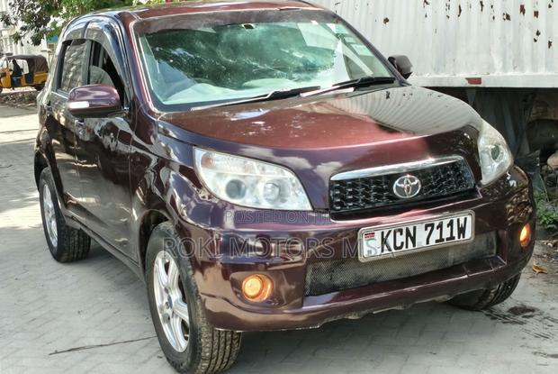 Toyota Rush 2011 Maroon