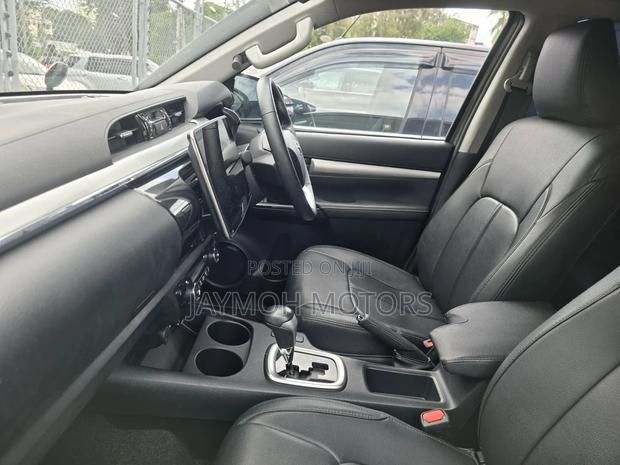 Toyota Hilux 2020 Brown